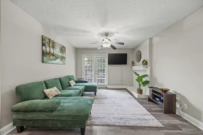 Image de Stylish 1br + pool Walk to Bars & Bites in the heart of Addison