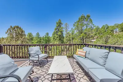 Image de < 2 Mi to Midtown Ruidoso: Forest-View Sanctuary!