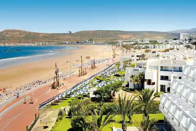 Image de Agadir Bay Bel appartement avec une vue sur la piscine et Plage à proximité.