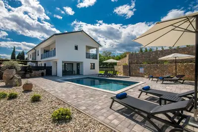 Image de Villa Tara – Heated Pool & Stylish Island Stay