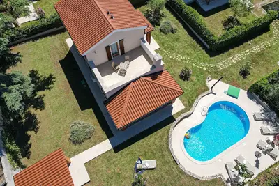 Image de Charmante villa de 3 chambres pour 6 personnes avec piscine privée chauffée