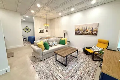 Image de Cozy Cure is a modern farmhouse Alcove studio in downtown Pilot Mountain