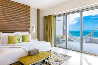 Image de A Luxury 5-Star Diamond Resort in Cancún away from the crowd.