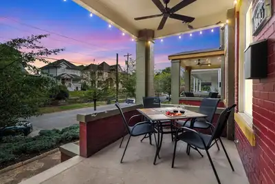 Image de Walk to Fun - Southside, Choo Choo, Drinks & Eats