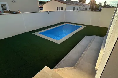 Image de Villa 8 personnes 2 bébés clim piscine et parking gratuit.
