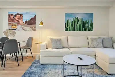 Image de 2KingBd  2Bath  Gym  Pool Free Parking