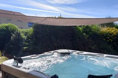 Image de Gîte 'Chez Gwen Et Flo' avec terrasse partagée, jardin partagé et Wi-Fi