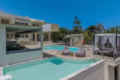 Image de Varimpo Luxury escape with 2 Pools, Spa, gym, privacy