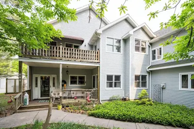 Image de Huge! Excellent Location near town and beaches