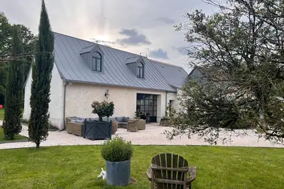 Chambre d'hôtes 'Très Belle Suite Familiale' avec piscine partagée, terrasse privée et Wi-Fi