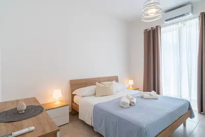 Image de Appartement 'Casa Alejandra A Pachino Centro' avec balcon, Wi-Fi et climatisation