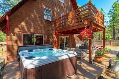 Image de Juniper and Pine - A Dog-Friendly Cabin w/ Fenced Yard in Sisters, Or