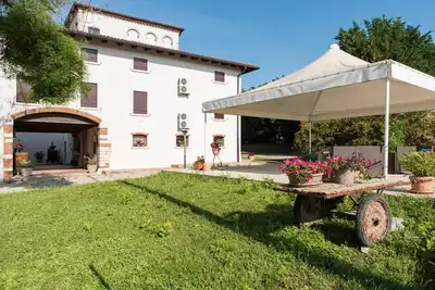 Image de Appartement 'Mono Garden Colombare Teboi' avec vue sur la montagne, Wi-Fi et climatisation