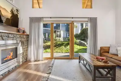 Image de Ice 3 a stylish ski chalet steps from the slopes