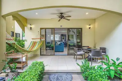 Image de Heavenly 1-bedroom condo with workspace, walk to everything + massages on us!