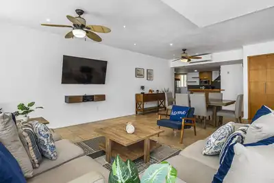 Image de Chic coastal condo with private balcony, pool access & steps to the beach