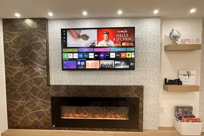 Image de Gorgeous and Modern 2 Br Suite  with a separate entrance and a stocked kitchen. 2 King Beds. Pet friendly.