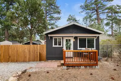 Image de The Maple Lane Hideaway - Hot Tub, Fireplace, Barbecue, Fenced Yard!