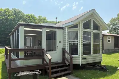 Image de The Vintage Voyager on Black Lake