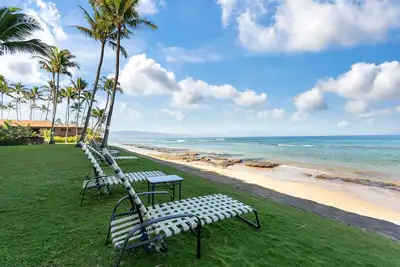 Image de Fourth-floor condo in oceanfront complex with incredible views, pool & hot tub