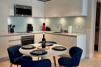 Image de Stampede-Ready Condo! Calgary Tower Views