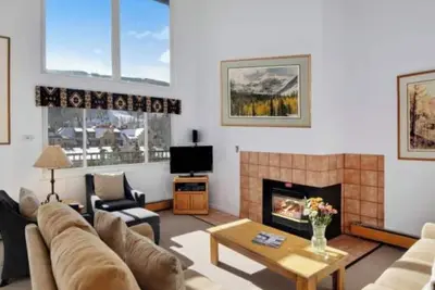 Image de 4 bedroom 4 Bath Vail Condo walk to Shops Restaurants and Gondola Prime Ski Week