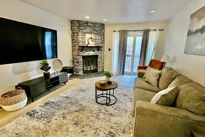 Image de Cozy mountain condo with shared hot tub and dog friendly