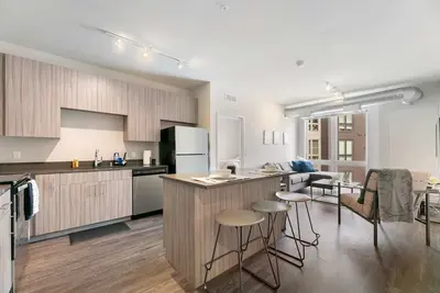 Image de Spacious and Modern With Premium Amenities Near U of M