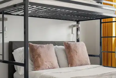 Image de Ideal for Groups, Sleeps 18, King Bed, Large Deck, Bbq Grill