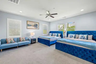 Image de 6bd/3ba/ Villa/10Beds/ Grill /NearUCR/Large Space/clean/outdoor furniture