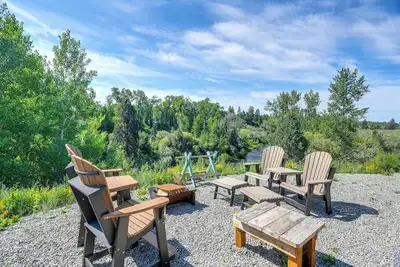 Image de Teton Mtn Views: Peaceful Riverfront Cabin!