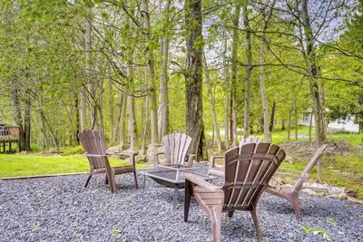 Image de 2 Mi to Tobyhanna Sp: Family Home w/ Deck!