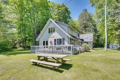 Image de Dock + Kayaks: Annabessacook Lake Retreat!