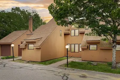 Image de The Bird`s Nest | Modern Escape Close to Storyland