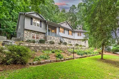 Image de Group Getaway Hot Tub Firepit