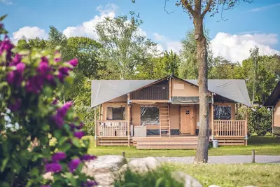 Image de A luxury glamping tent for 8 persons