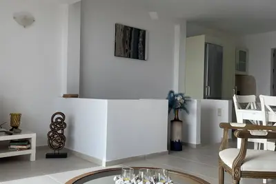 Image de Elegant, Modern apt. Shared Swimming Pools. 5 min walk to Beach sleeps 6