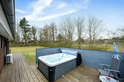 Image de Lovely holiday home with large outdoor spa, indoor spa and sauna close to.