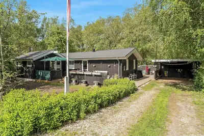 Image de Lovely renovated holiday home with a wilderness bath and fenced grounds.