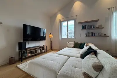 Image de Lumineux appartement 2 chambres, centre-ville à 5min des plages, avec Wifi