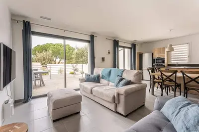 Image de Villa 125m² avec piscine chauffée, 3 chambres, terrasse à La Flotte