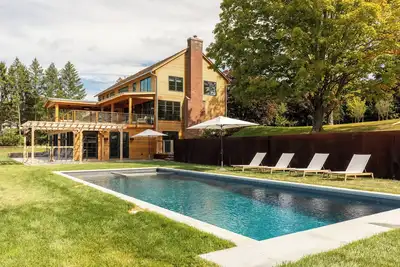 Image de Heated Pool! Sauna! Gym! Stunning Retreat + Views!