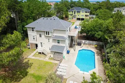 Image de 4min to Beach w Pool, GameRoom & Brand New Hot Tub