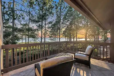 Image de 1418 South Beach Villa @ Sea Pines | Oceanfront Bliss | Pool & Tennis