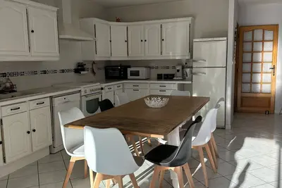 Image de Maison meublée climatisée de 130 M2 sur terrain clôturé de 400m2- Le Grau-du-Roi