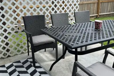 Image de Spacious 5-bedroom house perfect for groups, close to shops/ events/restaurants.