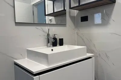 Image de Charming 2-bedroom Apartment with Sea View in superb Grebaštica with Ac, WiFi