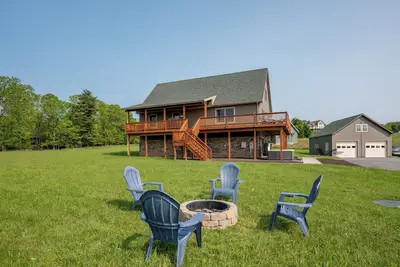 Image de Dog Friendly Lake Escape w/ Dock Slip & Hot Tub