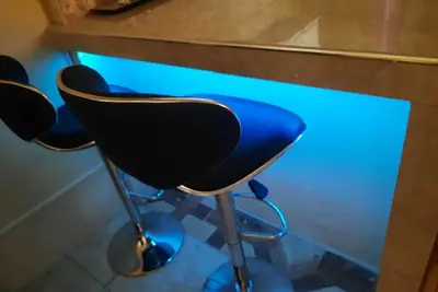 Image de Modern & comfy 2 bedroom central location