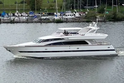 Image de Luxury yacht in marina de Badalona. Price for overnight stay in the whole yacht.